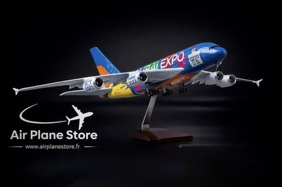 Modell Airbus A380 Emirates Color Full im Maßstab 1:160 46cm aus Resin und LED