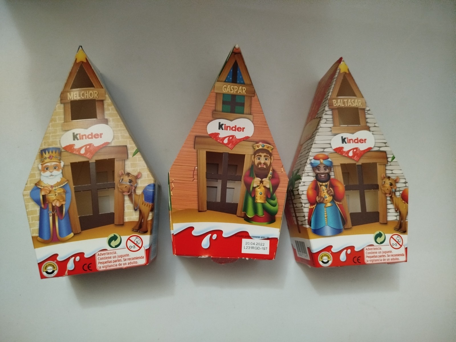 3 ENVASES VACÍOS EXCLUSIVOS KINDER , EN CARTON