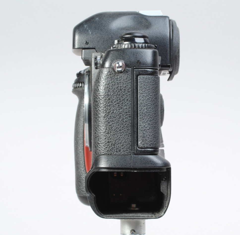 NIKON F5 35MM SLR FOR PARTS OR REPAIR WONT TURN ON NO BATT TRAY