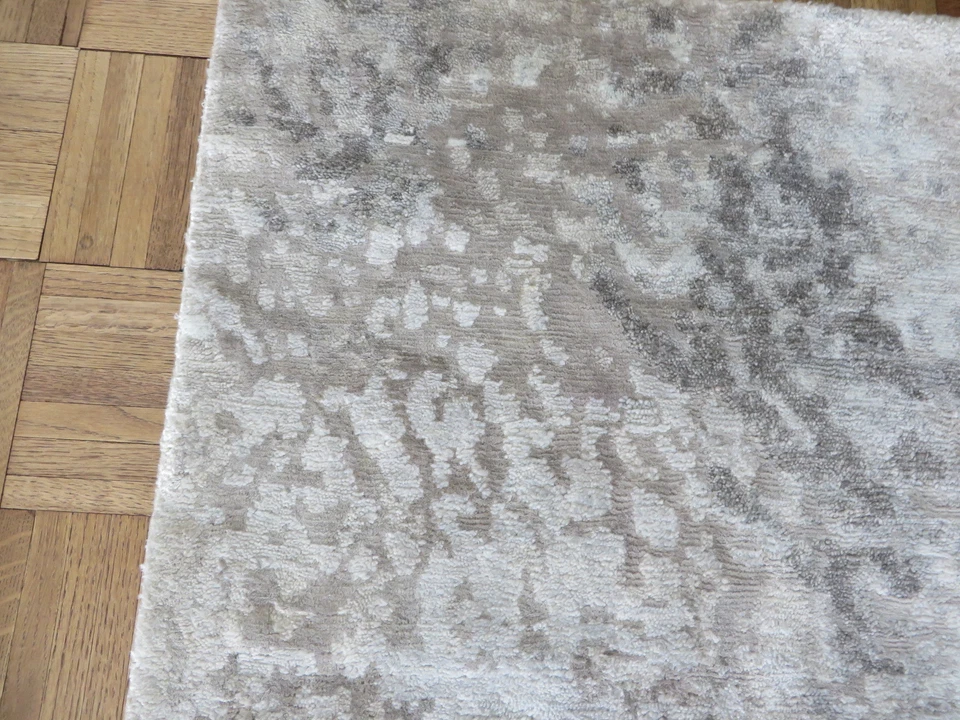 2 x 3 Hand Knotted Gray Modern Tibetan Oriental Rug With Silk G4904 - Image 4 of 4
