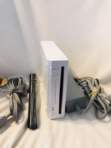 NINTENDO Wii GAME CONSOLE (RVL-101) - WHITE Tested- With Cables - Picture 2 of 5