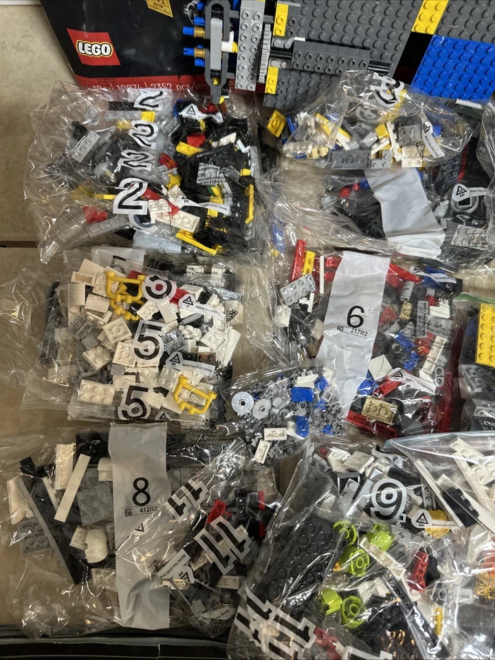 READ LEGO 10274 Creator Expert Ghostbusters ECTO-1 Building Kit 2352 Pieces READ - Image 2 of 4