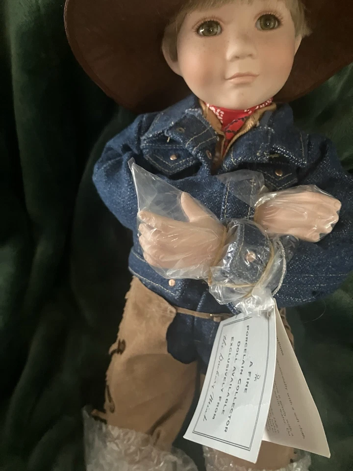 ¡Nuevo! "Muñeco de porcelana Danbury Mint Wrangler Boy 15-16"" de alto estatuilla" Foto 2 de 4