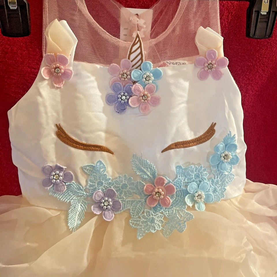 Vestido de unicornio de lujo 5T | Color: rosa/blanco Foto 2 de 4