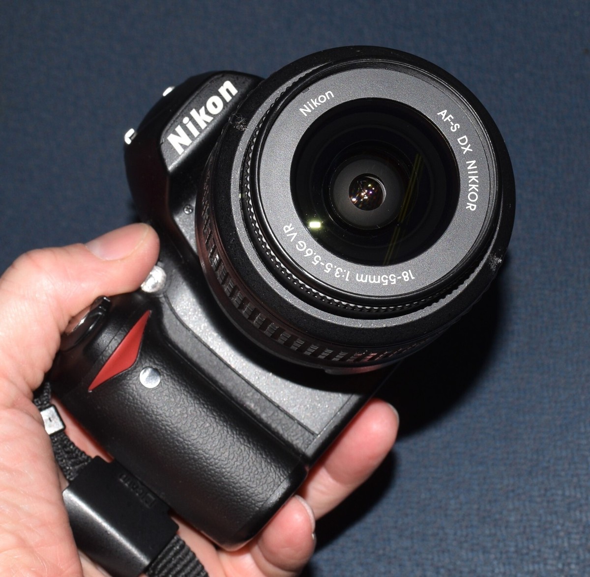 NIKON D3000 10.2MP Digital SLR Camera w/ AF-S DX Nikkor 18-55mm VR
