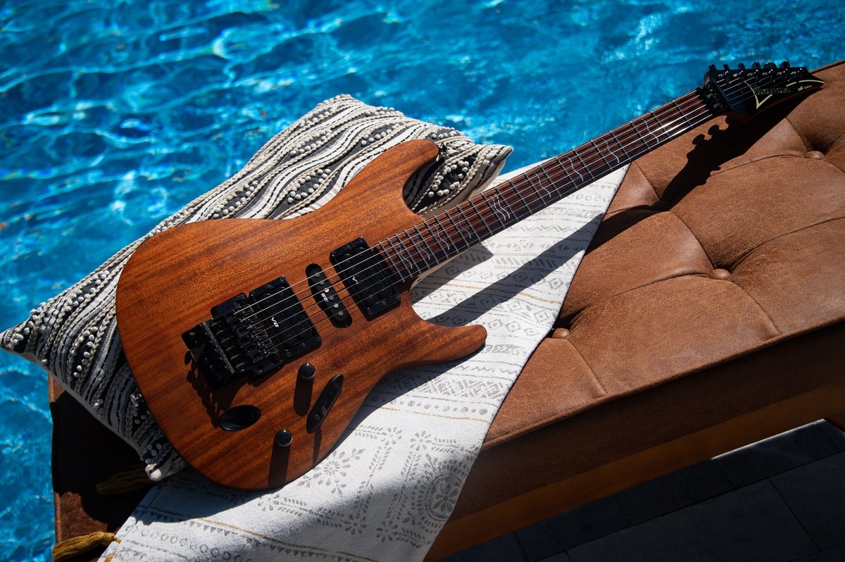 2001 Ibanez S570 - Made in Japan (FujiGen) - Light Weight