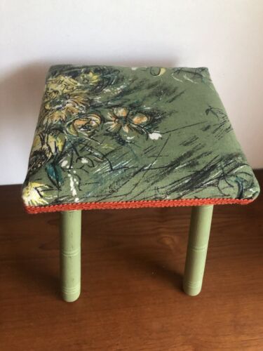 Vintage Painted Wooden Green Stool Upholstered Farmhouse In Printed 60s fabric - Picture 7 of 14