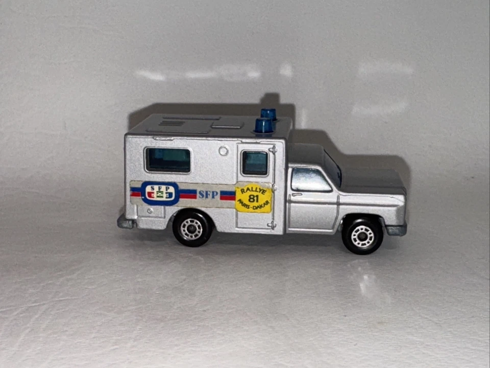 MATCHBOX SUPERFAST #41 SILVER AMBULANCE--PARIS-DAKAR 81--EXCELLENT-- - Image 4 of 4