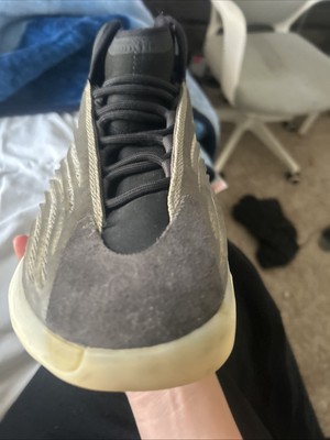 adidas Yeezy Quantum Men's Barium 10 1/2 comes with a box ￼
