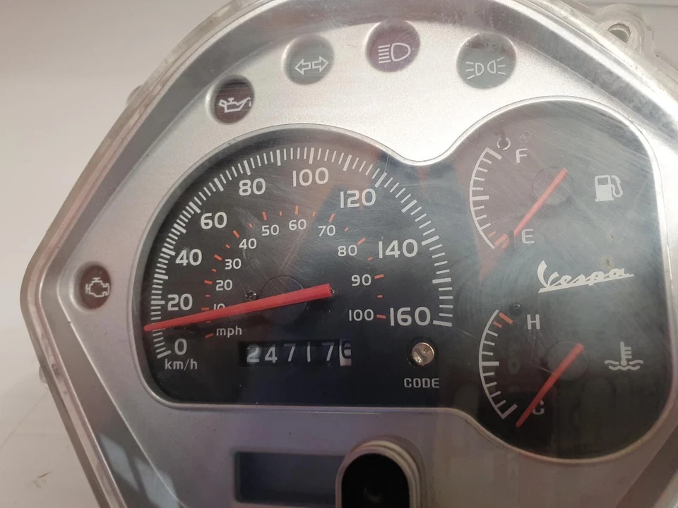 PIAGGIO VESPA GTS 125 SPEEDO CUADRO DE INSTRUMENTOS VELOCÍMETRO 2012 Foto 2 de 4