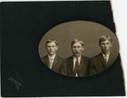 Late 1800s Early 1900s Cabinet Card Father & Two Sons Hutchcraft Austin TX — photo 1