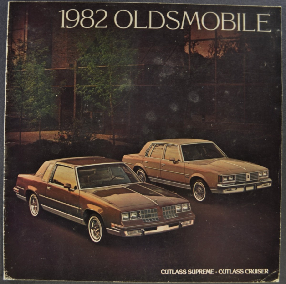 1982 Oldsmobile Brochure Cutlass Supreme Cruiser Wagon Nice