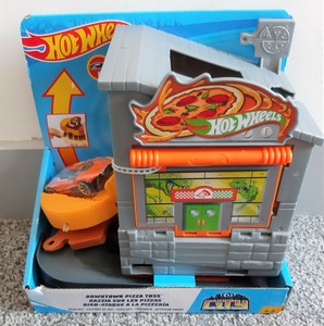 hot wheels pizza toss