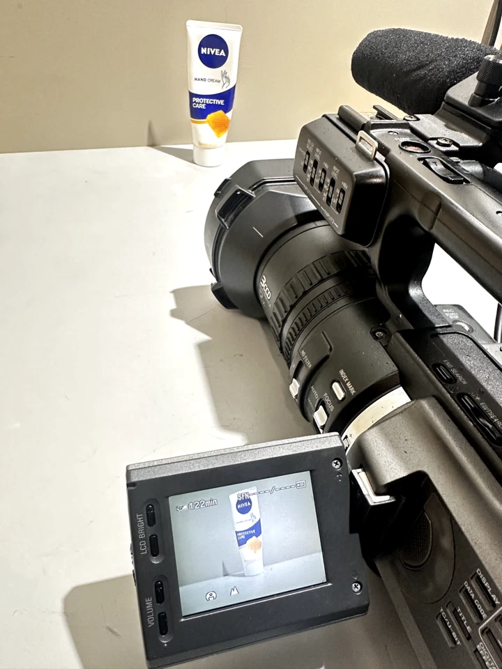 SONY DSR-PD170P CAMCORDER 3CCD PROFESSIONAL DVCAM MINI DV DIGITAL TAPE VIDEO CAM - Image 2 of 4