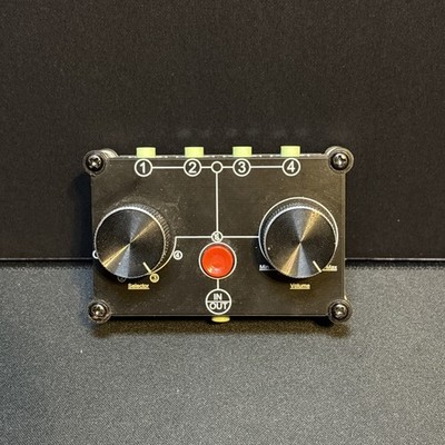 Mini 4-way 3.5mm Analog Audio Switcher Box Splitter Speaker / Headphone Selector