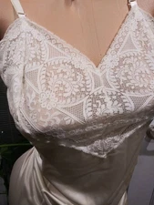 Vtg ANTRON NYLON CHANTILLY LACE Negligee Gown Lace FULL DRESS SLIP GOWN LINGERIE