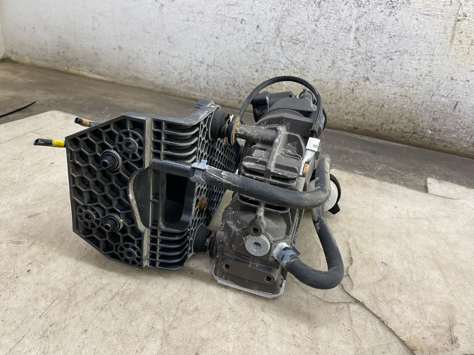 Aston Martin DBX 2020-2024 Air suspension compressor P/N MY835B708AA