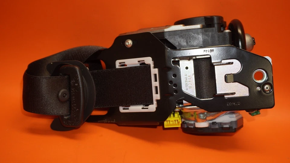 РЕМЕНЬ БЕЗОПАСНОСТИ MERCEDES BENZ C300 ПЕРЕДНИЙ ПРАВЫЙ 2015 2016 2017 2018 A2058606600 OEM - Изображение 2 из 4