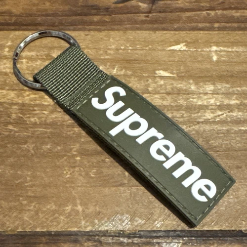 Porte clés Sangle Suprême Olive Lumière FW20 Rare Boîte Logo Accessoire