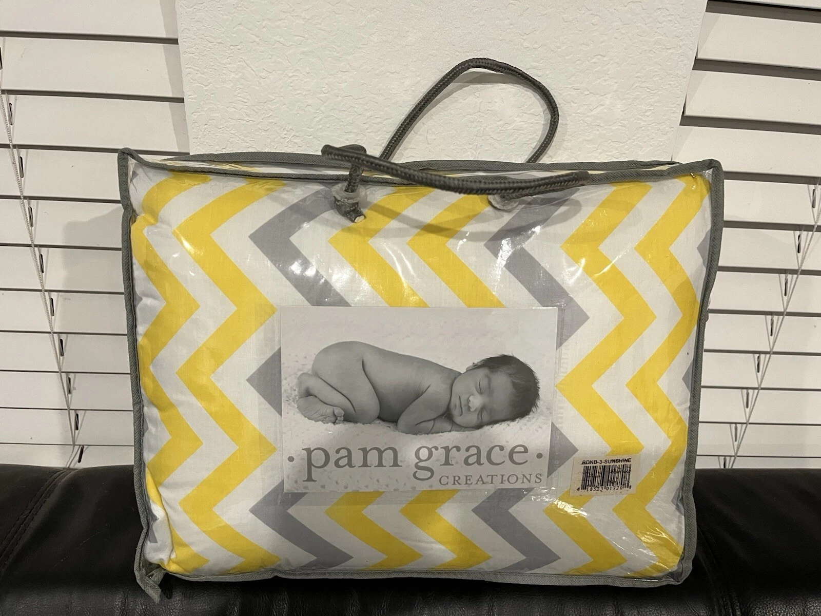 Pam Grace 13Piece Sunshine Crib Set, Quilt, Fitted Sheet, Fleece Blanket Newborn
Opens in a new wind