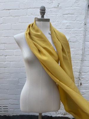 Celine Schal 100% Seide goldgelb lang rechteckig 228 cm x 65 cm