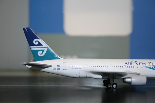Aeroclassics 1:400 Air New Zealand Boeing 767-200 ZK-NBC Die-Cast Model Plane - Picture 4 of 7
