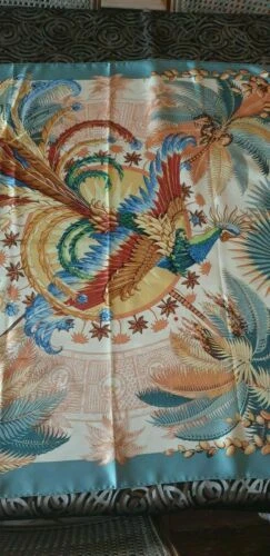 Écharpes et châles vintage HERMÈS