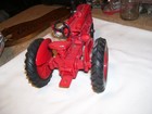 1:16 Scale Ertl Diecast Farmall H International Tractor — photo 3