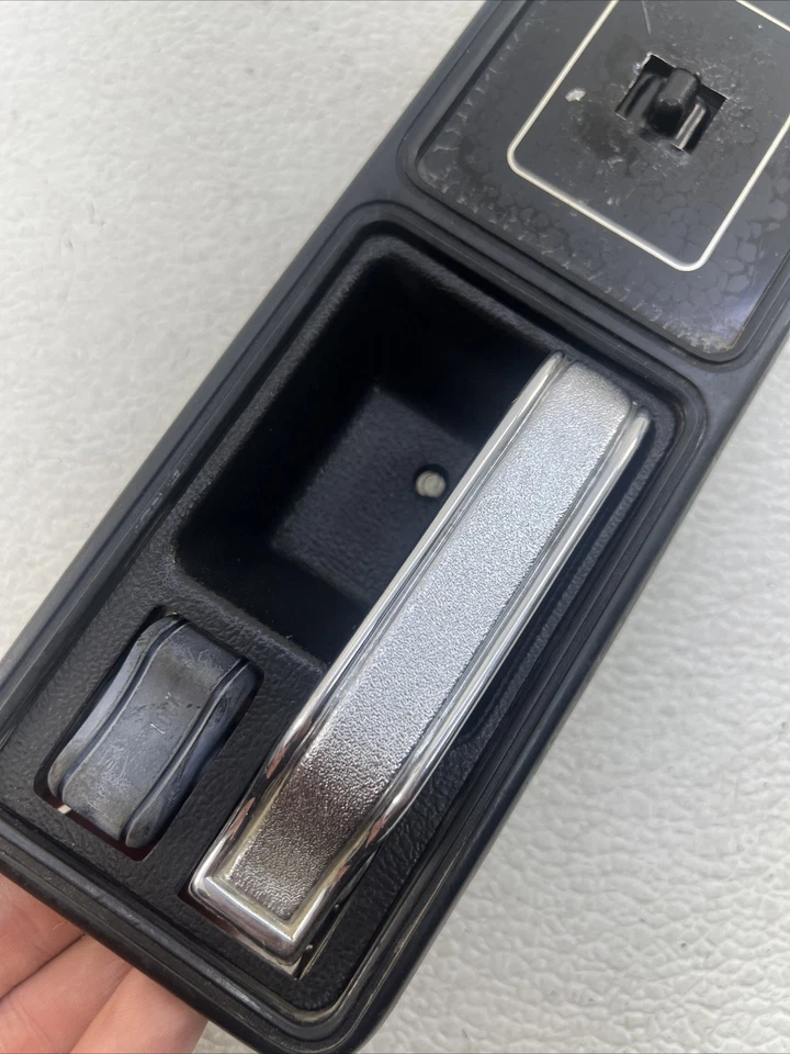 84-96 Jeep Cherokee XJ Right Hand Drive Passenger Side Rear Door Handle OEM - Image 4 of 4