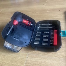 latarka i mini zestaw narzędzi