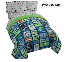 Jay Franco Minecraft Monster Hunters 5 Piece Full Bed Set -Reversible Comforter