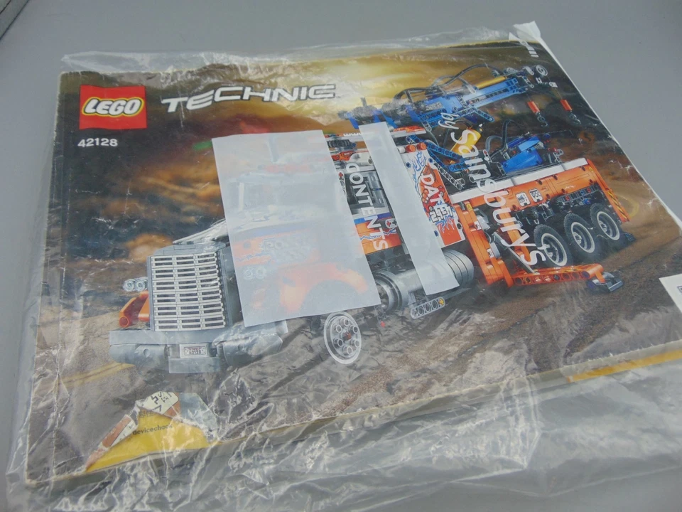 LEGO Technic 42128 Heavy Duty Tow Truck, photo 2 of 5