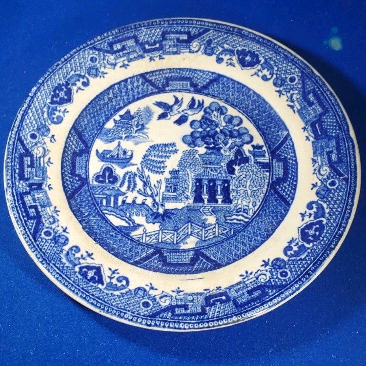 Antique/vintage Bennett Blue Willow Ware Plate 6"