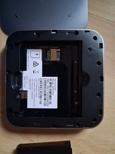 Nighthawk M2 Mobile Router (MR2100) - Photo 2/7