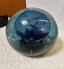 Vtg Signed 1983 Jerusalem 83 סטודיו כאן Israel Art glass Blue white paperweight