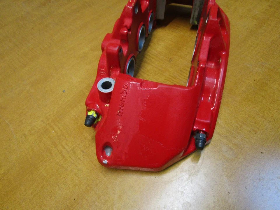 Ferrari 458 Italia/Spider - Pinza delantera derecha Brembo - Parte # 261770 Foto 4 de 4