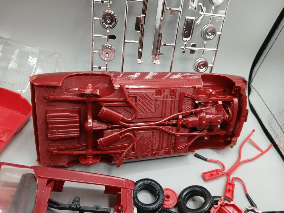 AMT Revell monogram 1/24 1/25 Dodge Challenger Junkyard Plastic Model