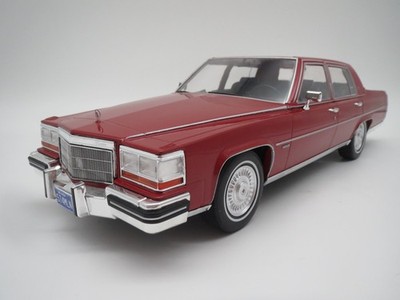 Modelcar Group MCG 18251 Cadillac Fleetwood Brougham  (rot-metallic)  1:18 OVP !