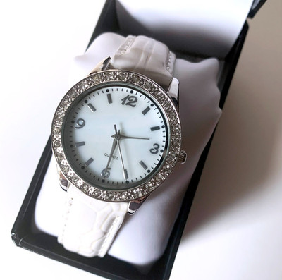Accutime Ladies White Embossed Watch Crystal Bezel New in Box NEEDS BATTERY