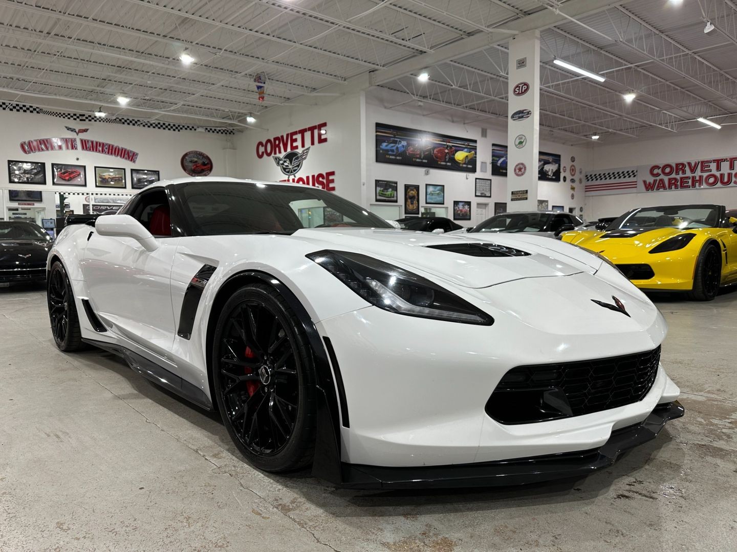 2015 [G8G] Arctic White Chevrolet Corvette   | C7 Corvette Photo 6