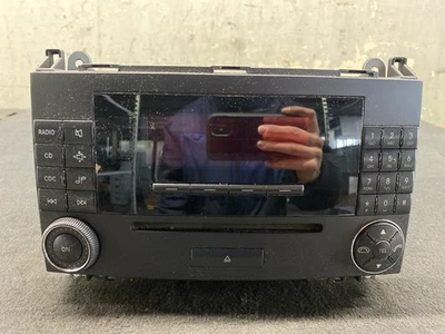 93884 Radio MERCEDES-BENZ A-Klasse (W169) A1698700689 - Bild 1 von 4