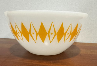 AGEE Pyrex Dotted Diamond Orange 8 Inch Diameter Mixing Bowl No damage