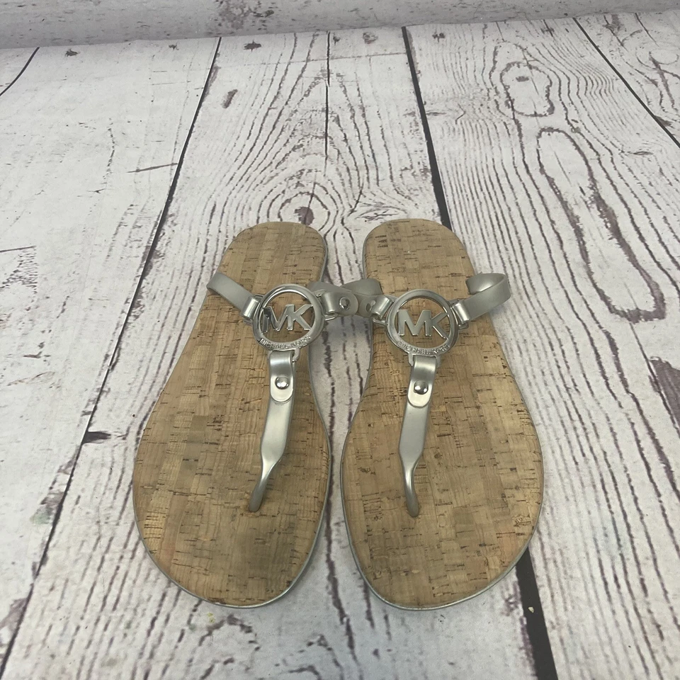 Sandalias Michael Kors Mujer 9M Gris Plateado Tanga Logo Zapato Playa Foto 3 de 4