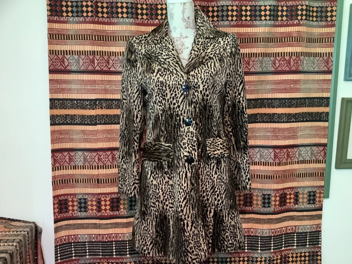 Fitted leopard top print coat