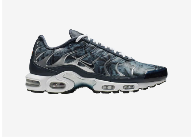 air max plus navy blue and white