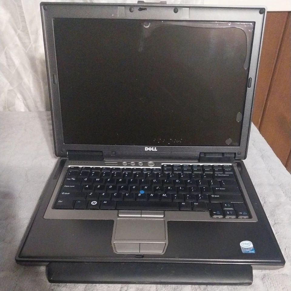 Laptop Dell Latitude ATG D620 1,83 GHZ 4 GB 80 GB DVD/CDRW puerto serie Foto 3 de 4