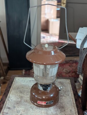 Vintage 1981 Brown Coleman Lantern Model 275  w Pickett Fence Etched Globe 3 81