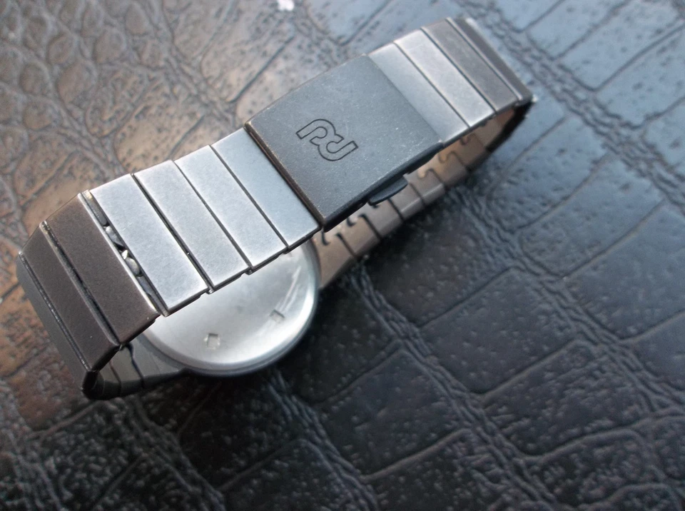 IWC Porshe Desing Titan Swiss Made Quarzuhr 30mm - Bild 3 von 4