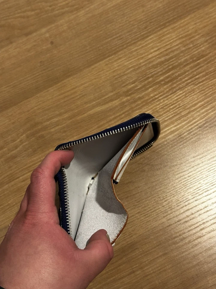 Cartera de cuero con tachuelas Rebecca Minkoff - azul con interior beige Foto 4 de 4