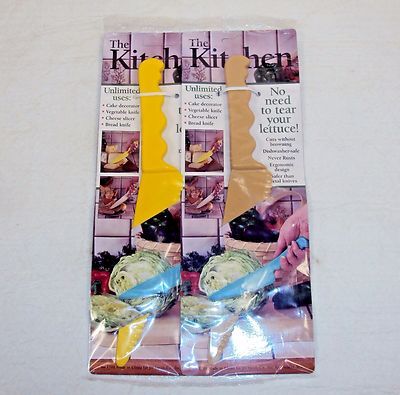 Plastic Serrated Kitchen Knife ~ Set of 2 ~ Cuts Cakes, Veggies, Cheeses